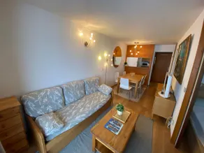 4 Star SKI-IN Full South Apt, 2 BR, Sleeps 4/6ppl - Image 2