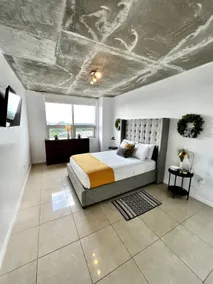 Stylish 1bdr residence at Hyde Midtown - Image 2