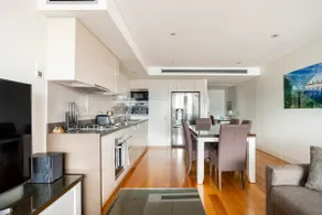 Wollongong Executive CBD Apartment - Image 2