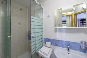 Three-bed apartment - Image 5