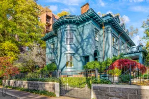 Large Studio in Historic Isam White House - Image 2