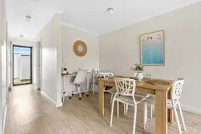 Stylish and Spacious Launceston Villa + Free Wifi - Image 3