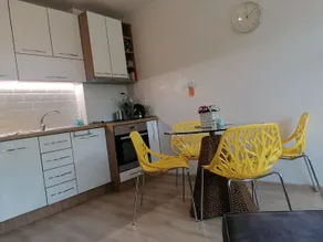 Modern beachfront apartment - Image 2