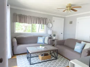 Large Three bedroom Lakefront Cottage 1 - Image 2