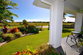 Modern self-contained guest suite - Image 2