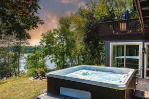 Modern Lake Home med Hot Tub och Fire Pit - Image 2