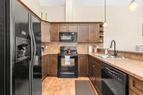 5 Bed 2.5 Bath Penthouse w/Mountain View in Radium - Image 4
