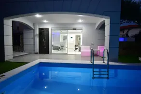 Suite Alpha Delta Pool - Image 4