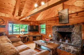 Mountain Sunrise Cabin w/ Beautiful View & Jacuzzi - Image 5