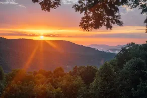Mountain Sunrise Cabin w/ Beautiful View & Jacuzzi - Image 3