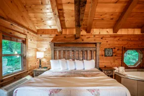 Mountain Sunrise Cabin w/ Beautiful View & Jacuzzi - Image 2