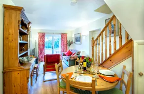 Lakeside Annexe in hamlet next to the K&A canal - Image 4