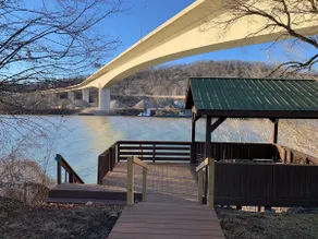Beautiful 3-bedroom modern riverfront retreat - Image 2