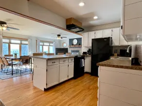 MCM 3 Bdrm Home Waterfront W/ Pier 5min to DT! - Image 4