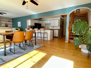 MCM 3 Bdrm Home Waterfront W/ Pier 5min to DT! - Image 2