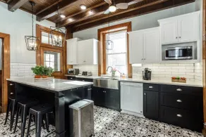 Wooded Mountain Retreat Ideal for Family Gathering - Image 4