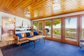 Yakima Winery & Hot Tub - Freehand Cellars Unit A - Image 2