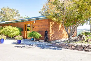 Yakima Winery & Hot Tub - Freehand Cellars Unit A - Image 5