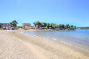 House 5 minutes from beach with free parking space - Image 5