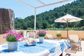 Apartment with beautiful views - Image 2