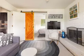 College Hill 1-Bedroom Private Apartment - Image 4