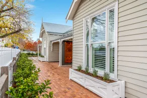 Grandview Accommodation - The Elm Tree Apartments - Image 2