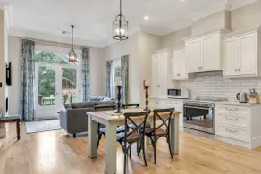 Grandview Accommodation - The Elm Tree Apartments - Image 4