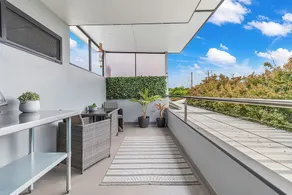 Studio 237 Private self contained Apt/Balcony - Image 3
