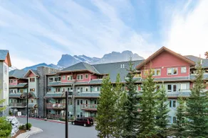 Heated Outdoor Pool Near Banff Park - Image 5