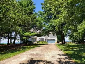 Lakeside resort home. Sunsets, fishing, paddling. - Image 2