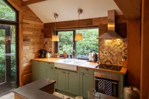 Treehouse Studio: stylish luxury with private forest - Image 4