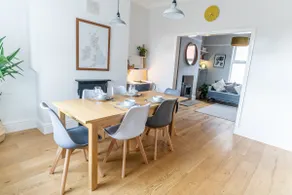 Calm & Cosy House w/Beautiful River Walk to Centre - Image 2