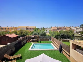 Sunny beach house with swimming pool, WiFi and A/C. - Image 2
