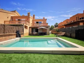 Sunny beach house with swimming pool, WiFi and A/C. - Image 3