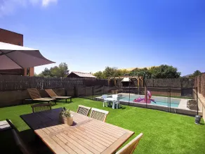 Sunny beach house with swimming pool, WiFi and A/C. - Image 4