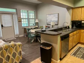 3BR Beach Condo Walk to Shops & Restaurants - Image 5