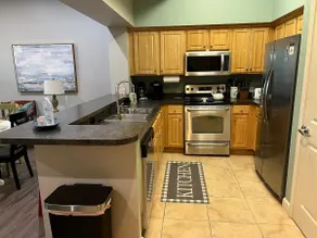 3BR Beach Condo Walk to Shops & Restaurants - Image 3