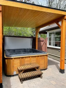 Zeitgenössisches schickes Cottage in der Nähe von DOWNTOWN BEND mit Whirlpool - Image 3