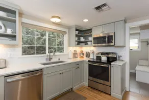 Zeitgenössisches schickes Cottage in der Nähe von DOWNTOWN BEND mit Whirlpool - Image 5