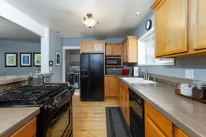 Walkable West Side, Large Living Spaces, Hot Tub - Image 4