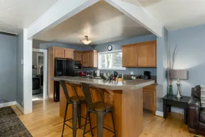 Walkable West Side, Large Living Spaces, Hot Tub - Image 3