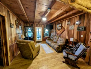 Pops Cabin - Image 3