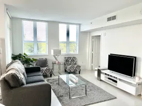 Walk to the beach! Lovely one bedroom with pool. - Image 3