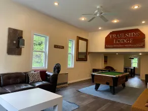 Private 9 Bedroom Guesthouse - The Trailside Inn - Image 4