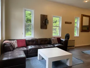 Private 9 Bedroom Guesthouse - The Trailside Inn - Image 5