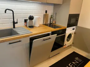 Modern 2-bedroom Apartment+Balcony & Free Parking - Image 4