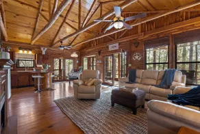 Log Cabin Antique Week Retreat, serene lake - Image 5
