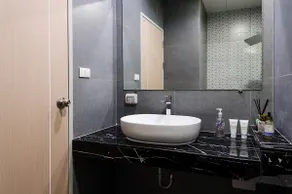 R401-408, 411 King room - 5-min to BTS - Image 4