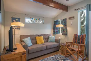 BlueSpruce Guesthouse-Walkable RiverTrail/Downtown - Image 2