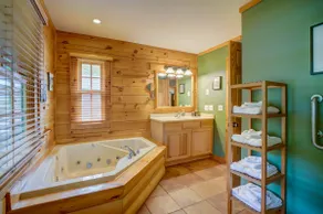 Devils Lake Lodge - Beautiful Lodge, Sleeps 10 - Image 4